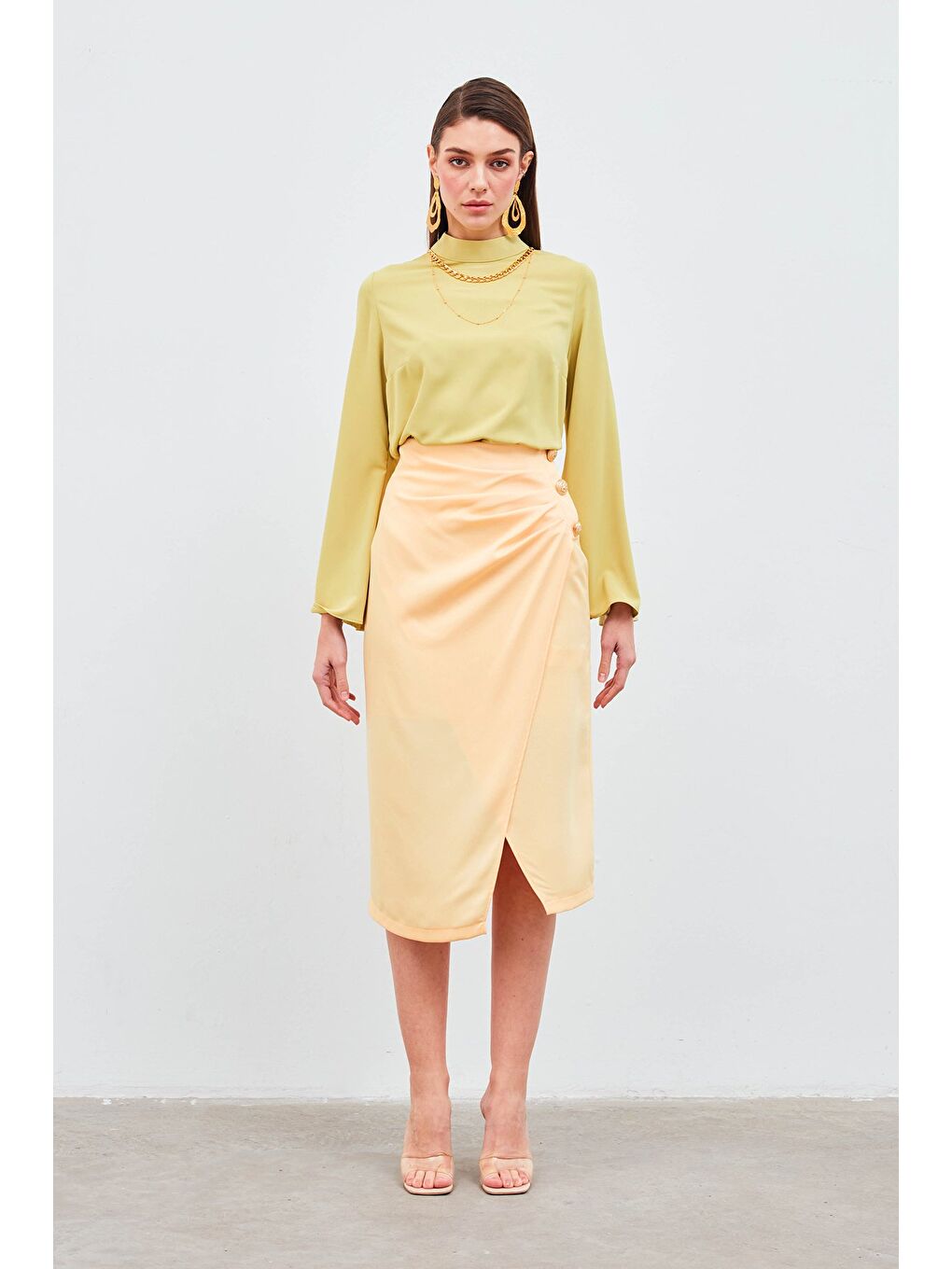 Düğme Aksesuarlı Saten Krep Etek - Sarı-1
