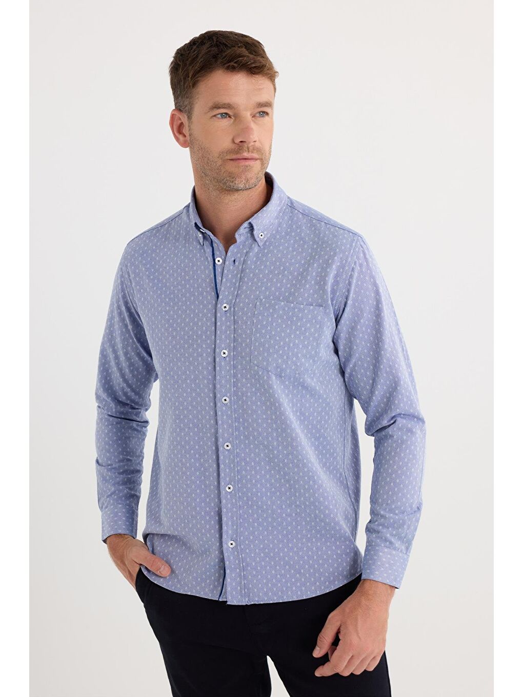 Erkek Regular Fit Klasik Kesim Pamuklu Kolay Ütü Armürlü Mavi Düğmeli Yaka Gömlek