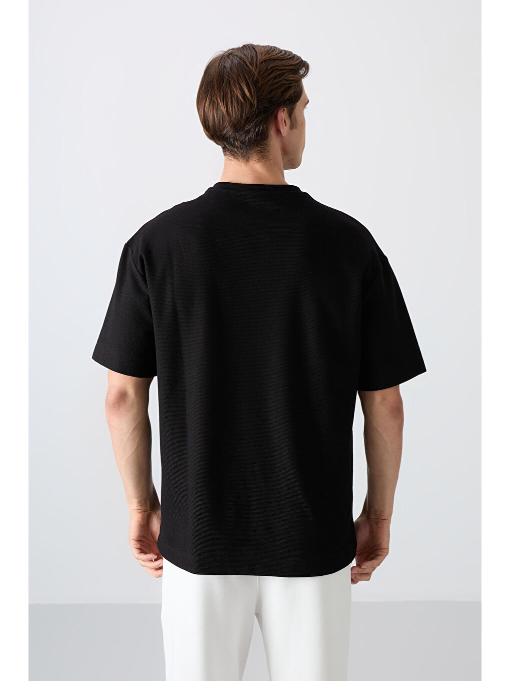 Siyah Pamuklu Kalın Yüzeyi Dokulu Oversize Fit Baskılı Erkek Tişört - 88336-4