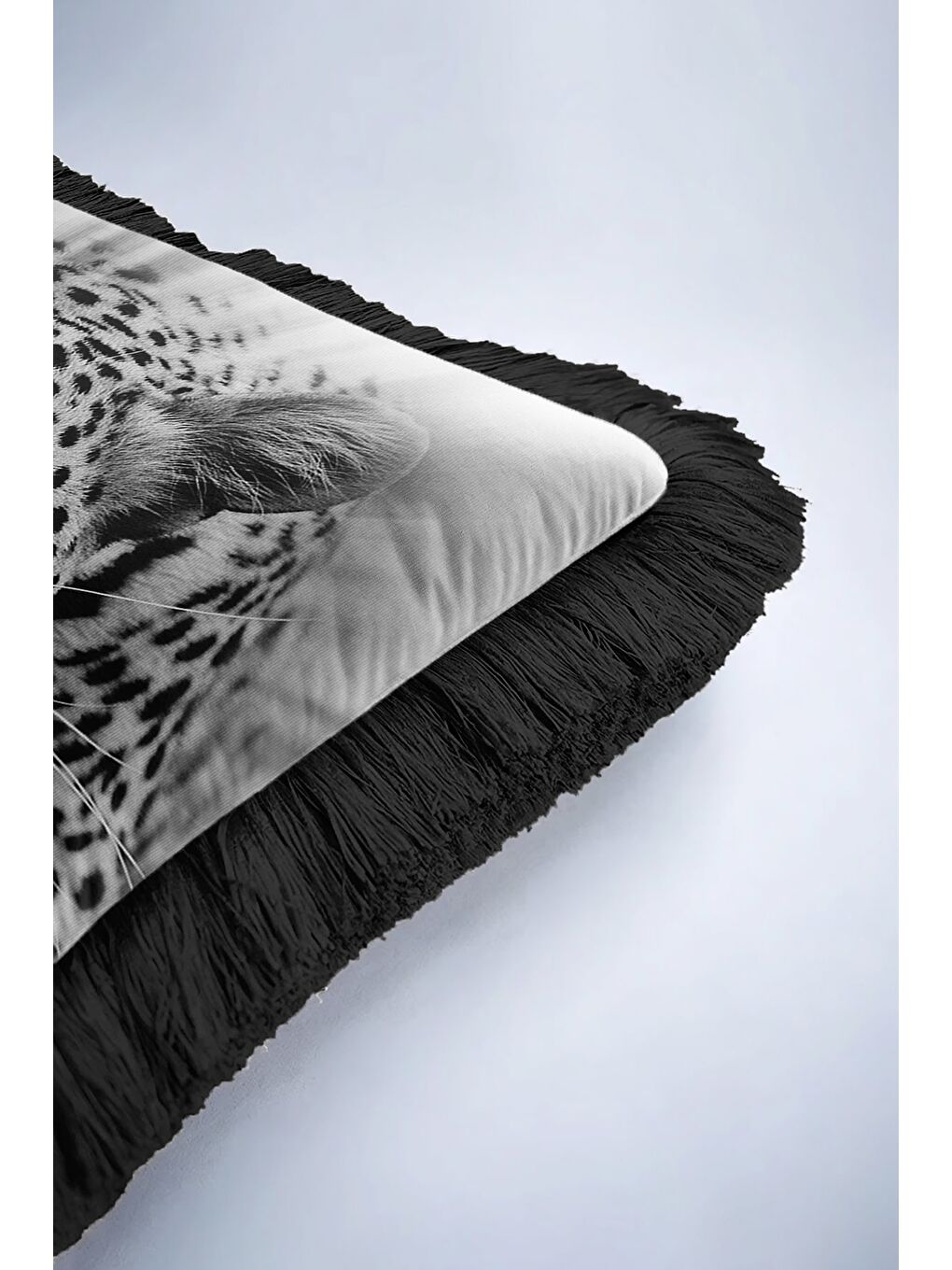 Karışık Vahşi Leopar Figürlü Saçaklı Yastık Kılıfı - Safari Temalı Modern Siyah Püsküllü Kırlent Kılıfı-6