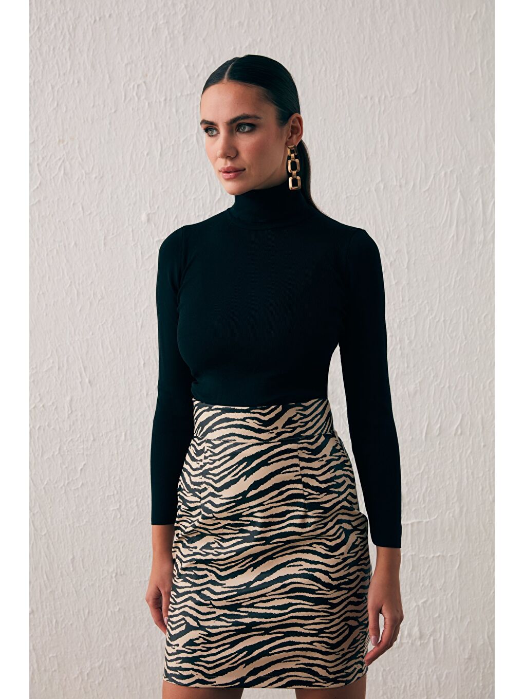 Desenli Deri Mini Etek - Bej-1