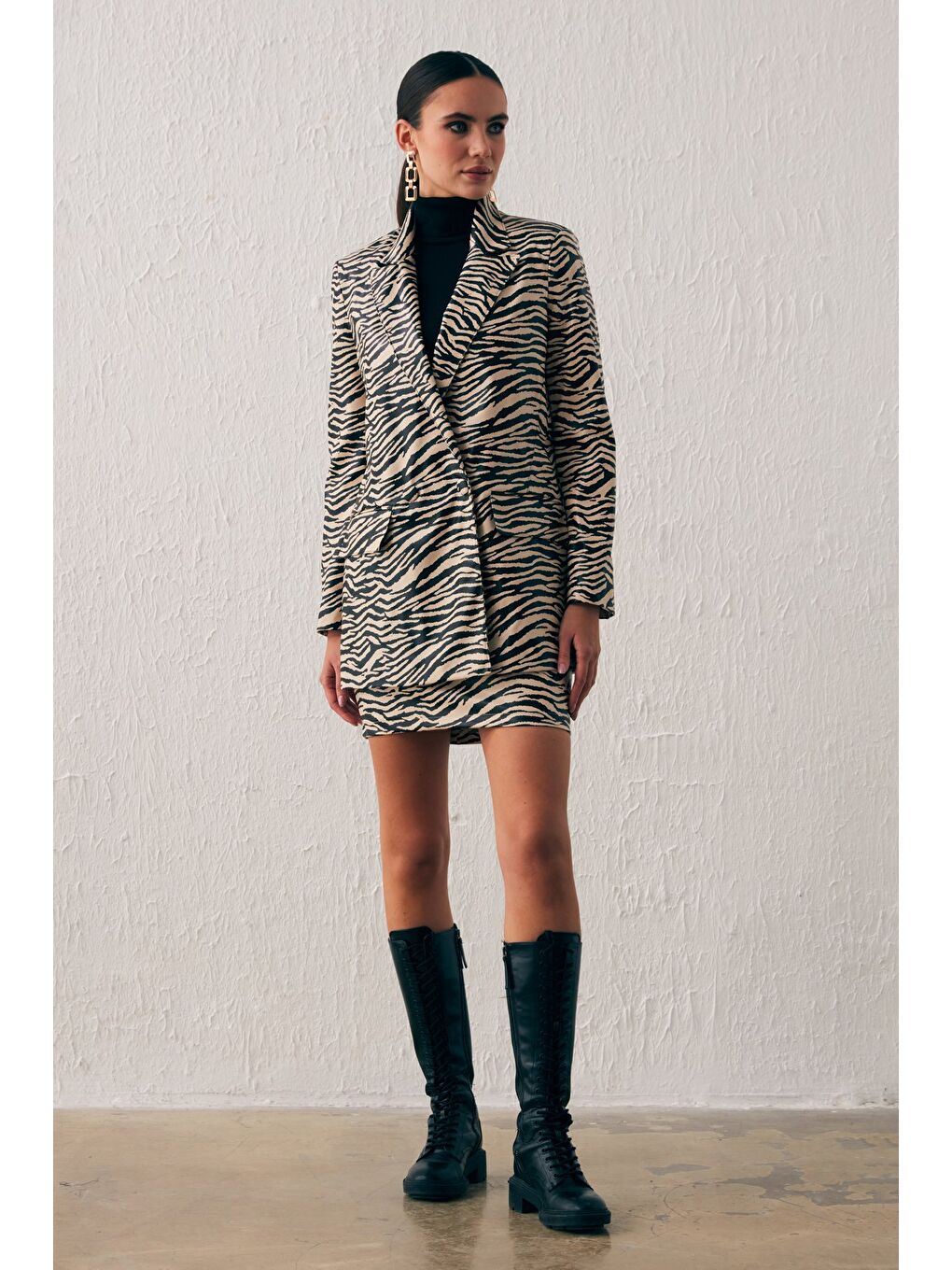 Desenli Deri Mini Etek - Bej-4