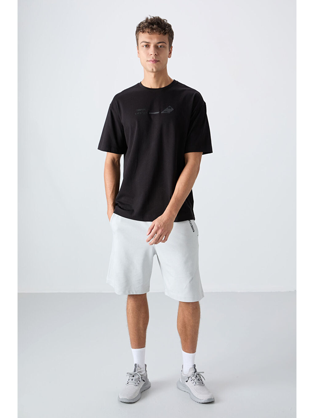 Siyah Pamuklu Kalın Yumuşak Dokulu Oversize Fit Baskılı Erkek Tişört - 88330-1