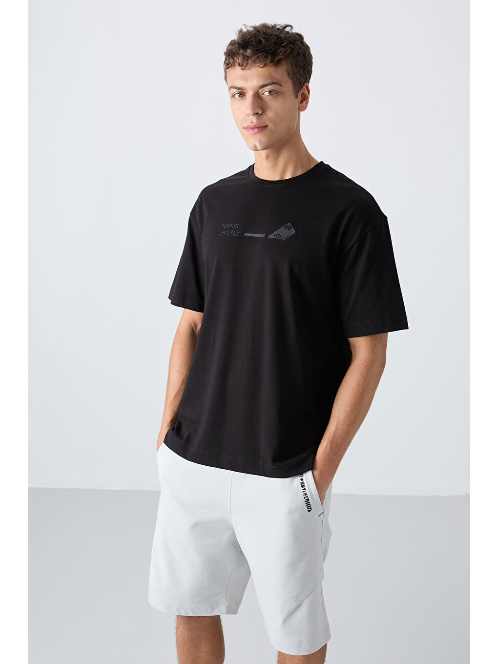 Siyah Pamuklu Kalın Yumuşak Dokulu Oversize Fit Baskılı Erkek Tişört - 88330-3