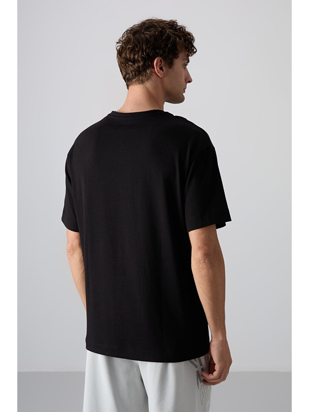 Siyah Pamuklu Kalın Yumuşak Dokulu Oversize Fit Baskılı Erkek Tişört - 88329-4