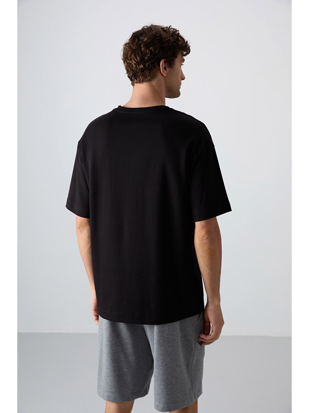 Siyah Pamuklu Kalın Yumuşak Dokulu Oversize Fit Baskılı Erkek Tişört - 88326-4
