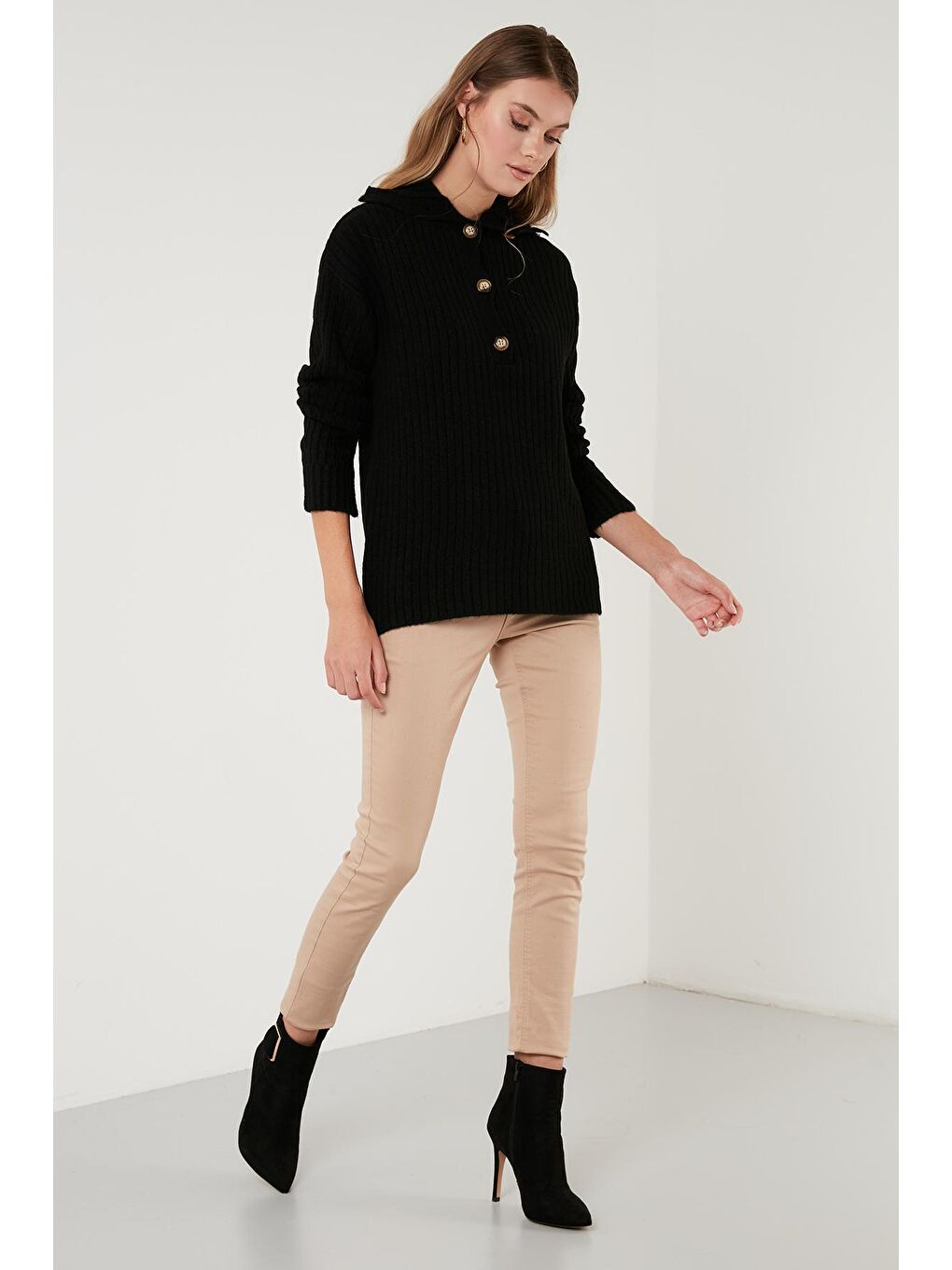 Siyah Düğmeli Balıkçı Yaka Fitilli Kazak 4616020-3