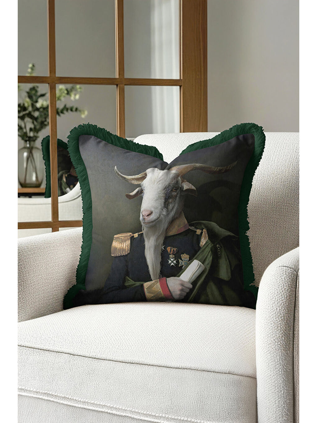 Karışık Asil Portre Saçaklı Yastık Kılıfı - Vintage General Temalı Koyu Yeşil Püsküllü Kırlent Kılıfı-4