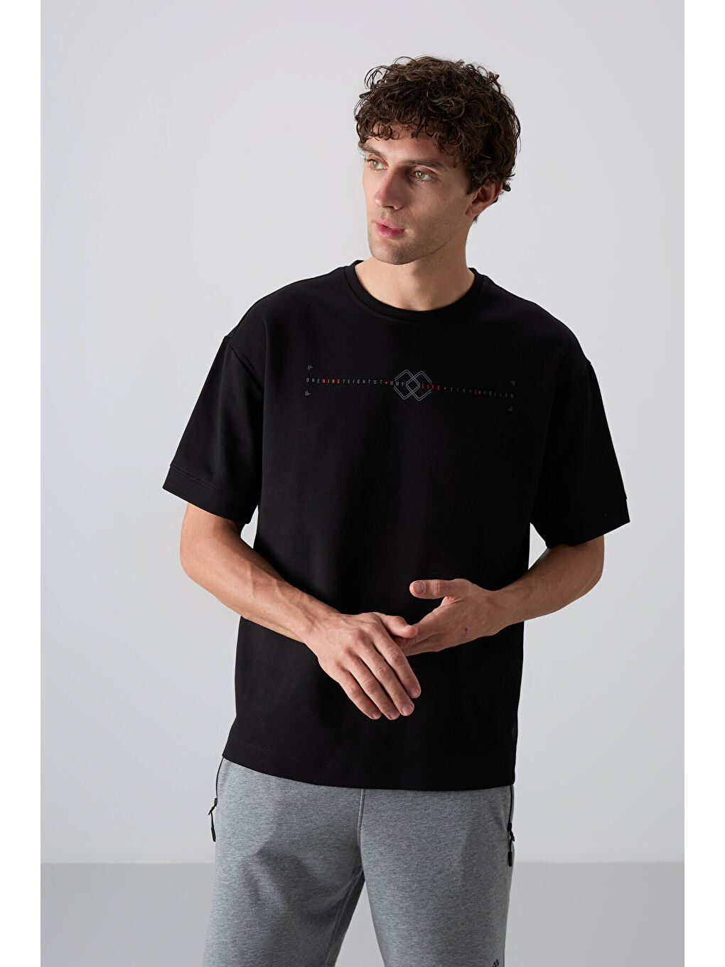 Siyah Pamuklu Kalın Yumuşak Dokulu Oversize Fit Baskılı Erkek Tişört - 88323-1