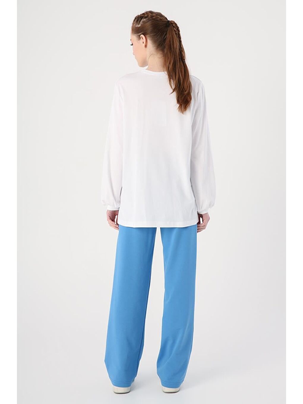 Beyaz-Bisiklet Yaka Kol Ucu Büzgülü Elastanlı Pamuklu Bluz-3