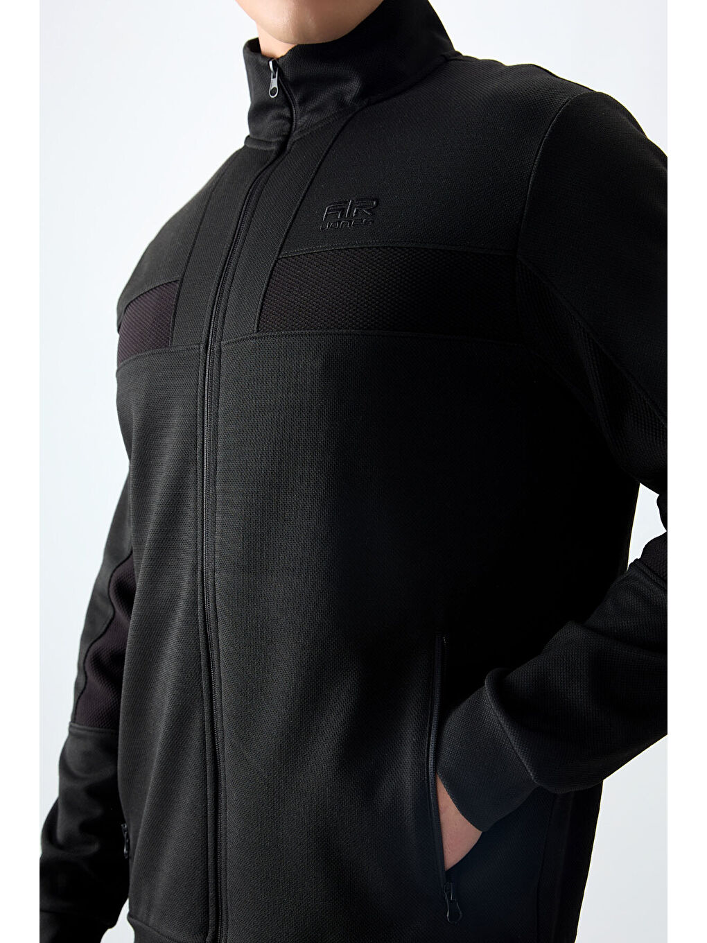 Siyah Yüzeyi Dokulu Standart Fit Nakışlı Erkek Eşofman Takım - 85248-1