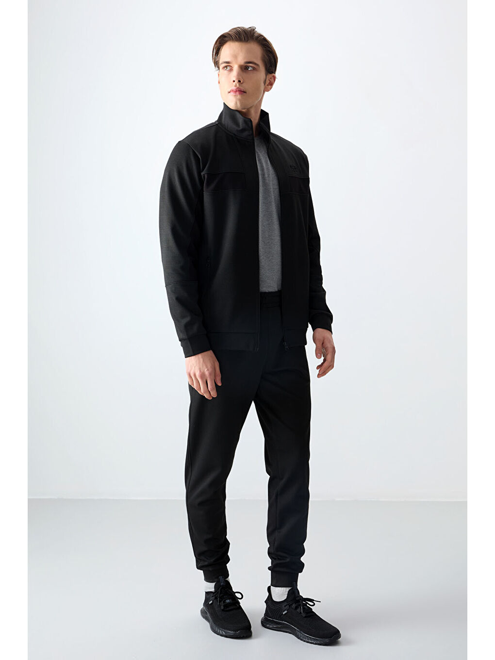 Siyah Yüzeyi Dokulu Standart Fit Nakışlı Erkek Eşofman Takım - 85248-3