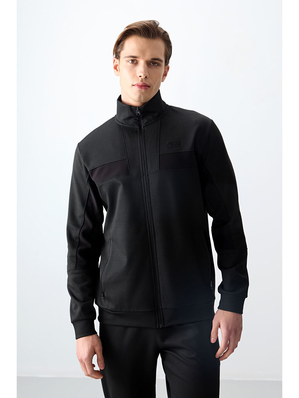 Siyah Yüzeyi Dokulu Standart Fit Nakışlı Erkek Eşofman Takım - 85248-4