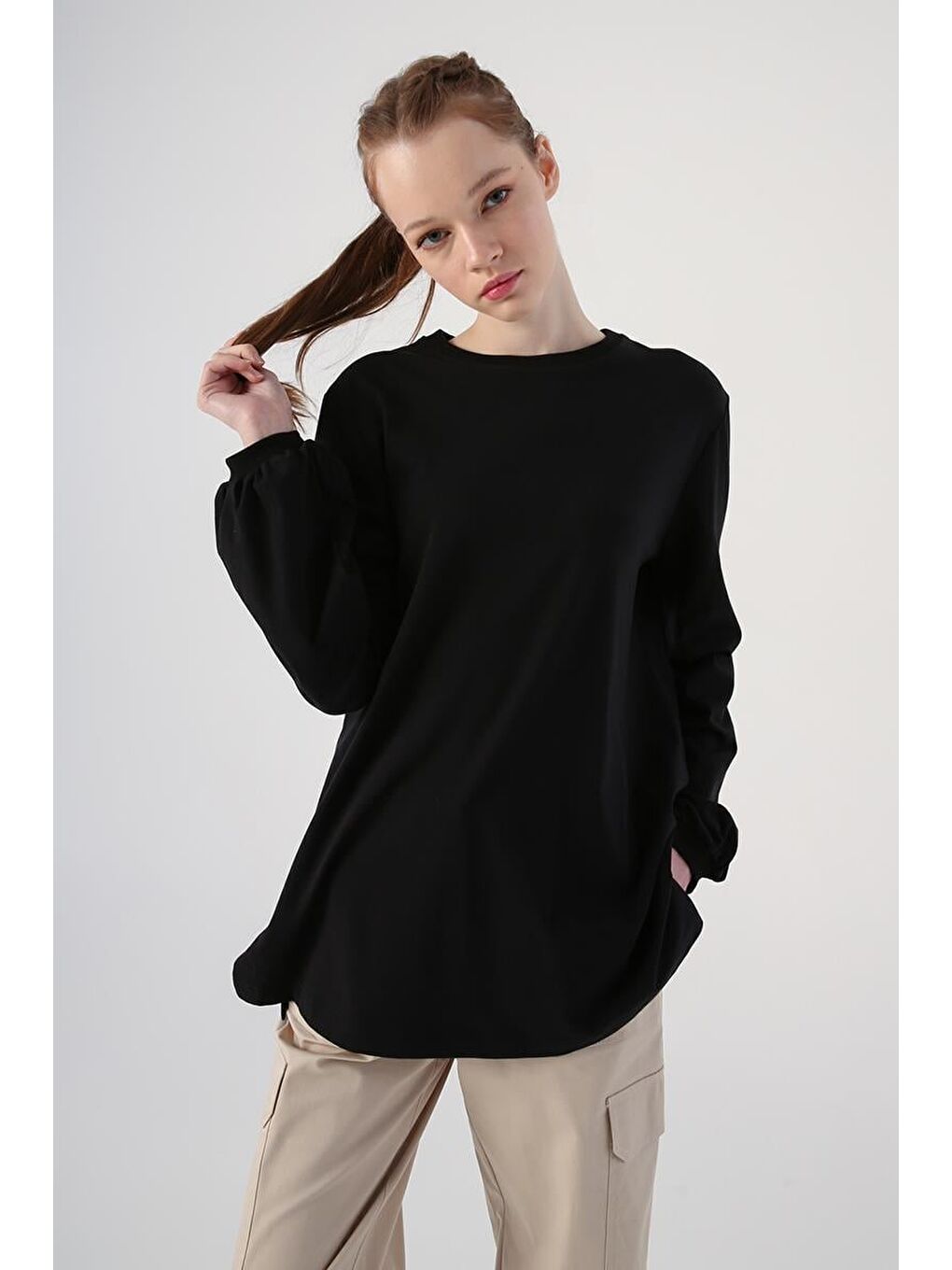 Siyah Bisiklet Yaka Kol Ucu Büzgülü Pamuklu Bluz-4