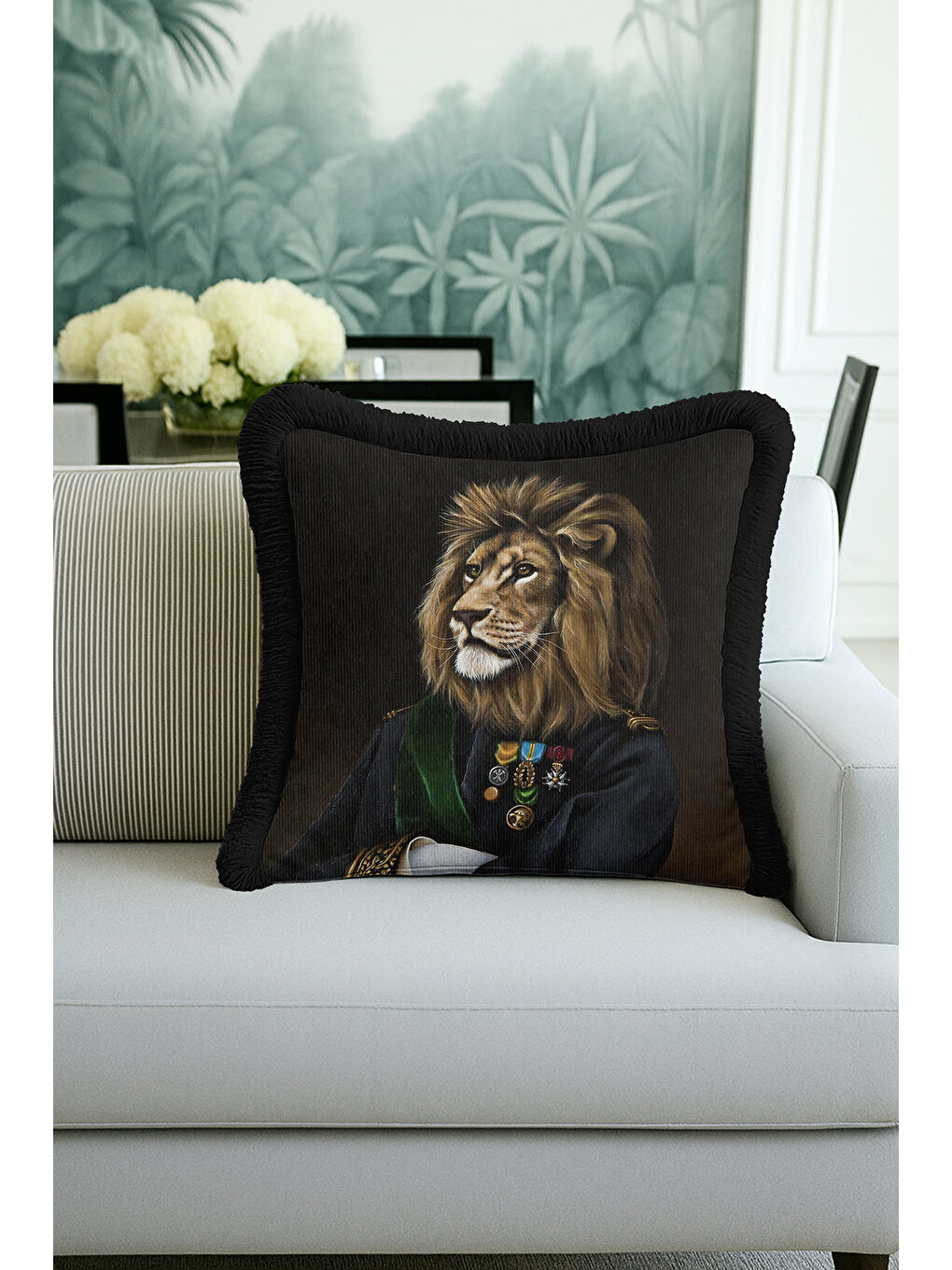 Karışık Asil Portre Saçaklı Yastık Kılıfı - Kral Aslan Bohem Siyah Altın Renkli Püsküllü Kırlent Kılıfı-1
