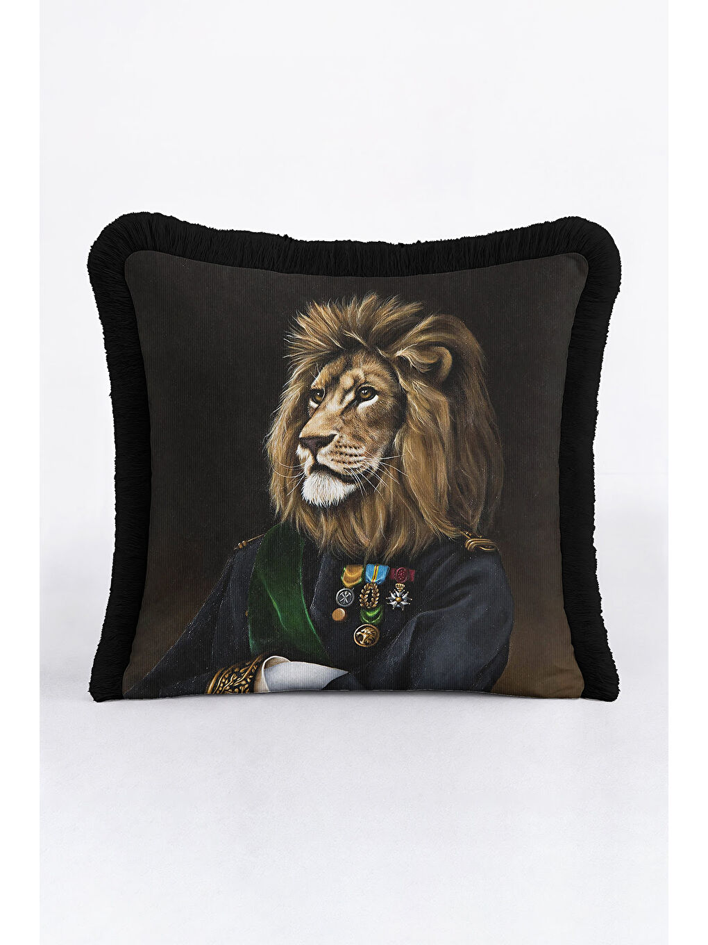 Karışık Asil Portre Saçaklı Yastık Kılıfı - Kral Aslan Bohem Siyah Altın Renkli Püsküllü Kırlent Kılıfı-2
