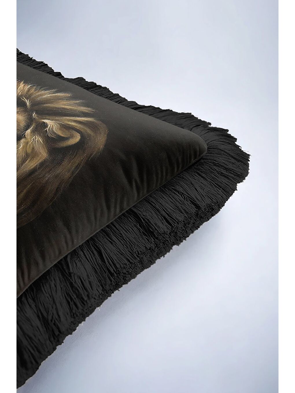 Karışık Asil Portre Saçaklı Yastık Kılıfı - Kral Aslan Bohem Siyah Altın Renkli Püsküllü Kırlent Kılıfı-6