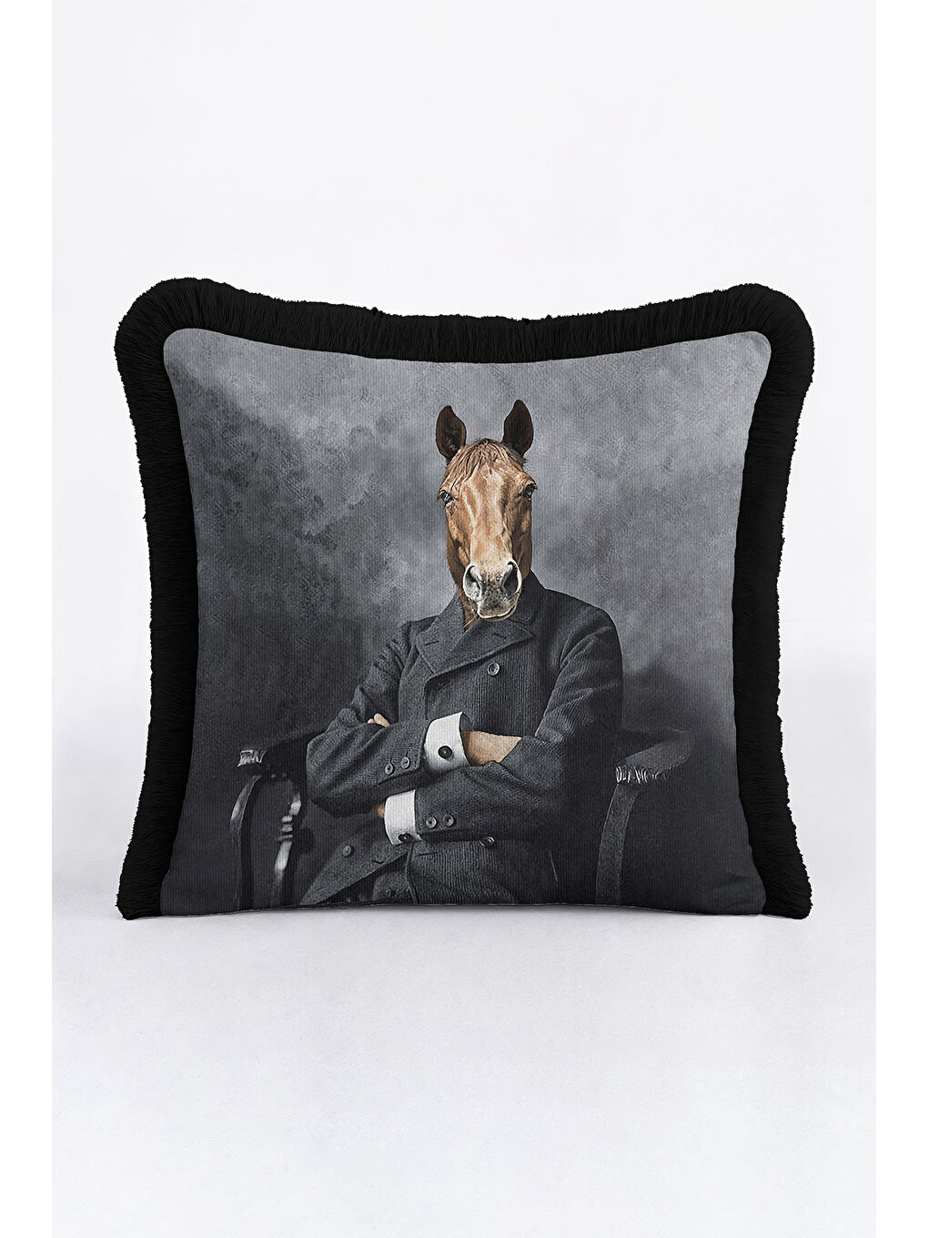 Karışık Klasik Portre Saçaklı Yastık Kılıfı - Maskülen Vizyoner Retro Gri Siyah Püsküllü Kırlent Kılıfı