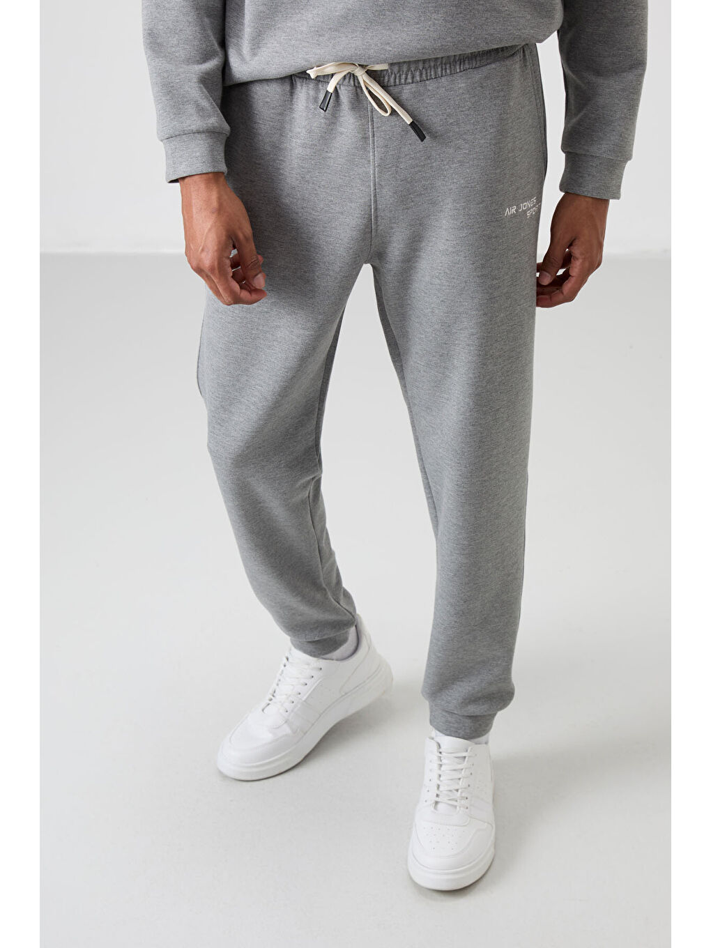 Gri Pamuklu Kalın Yumuşak Dokulu Comfort Fit Nakışlı Erkek Eşofman Takım - 85254-4