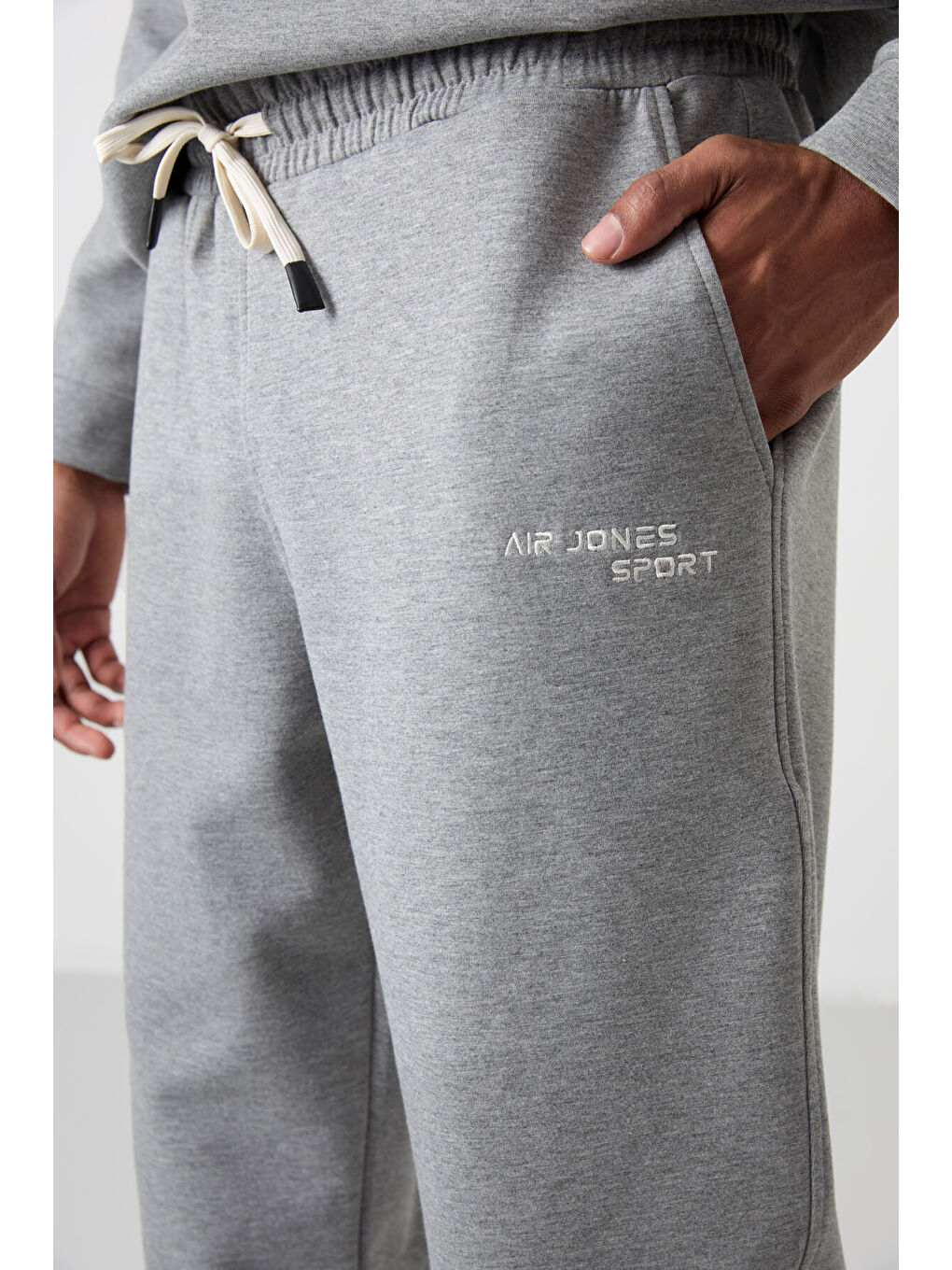 Gri Pamuklu Kalın Yumuşak Dokulu Comfort Fit Nakışlı Erkek Eşofman Takım - 85254-8