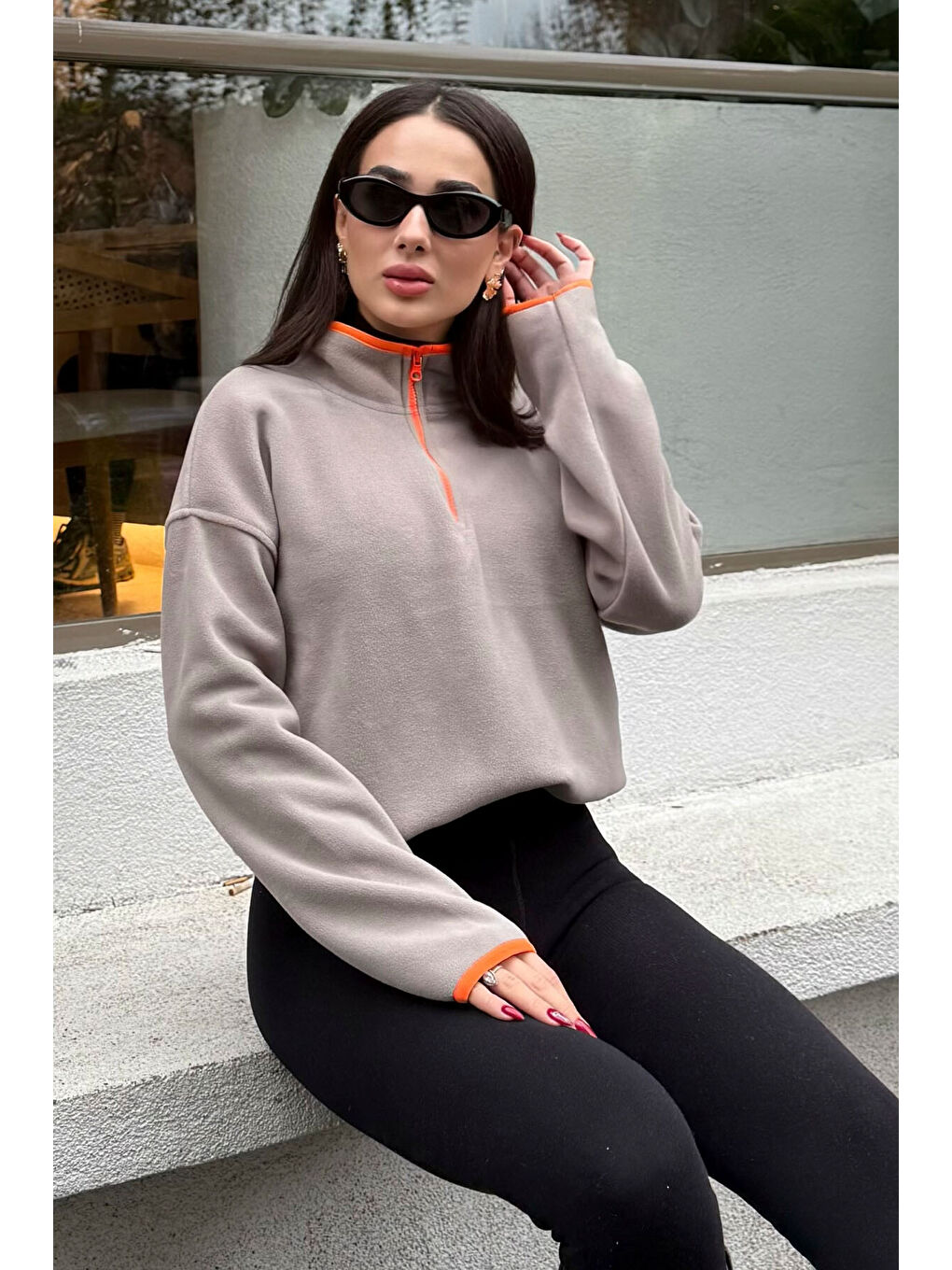 Koyu Bej Yarım Fermuar Etek Ucu Büzgülü Dik Yaka Oversize Kadın Polar Sweatshirt - 97234-4