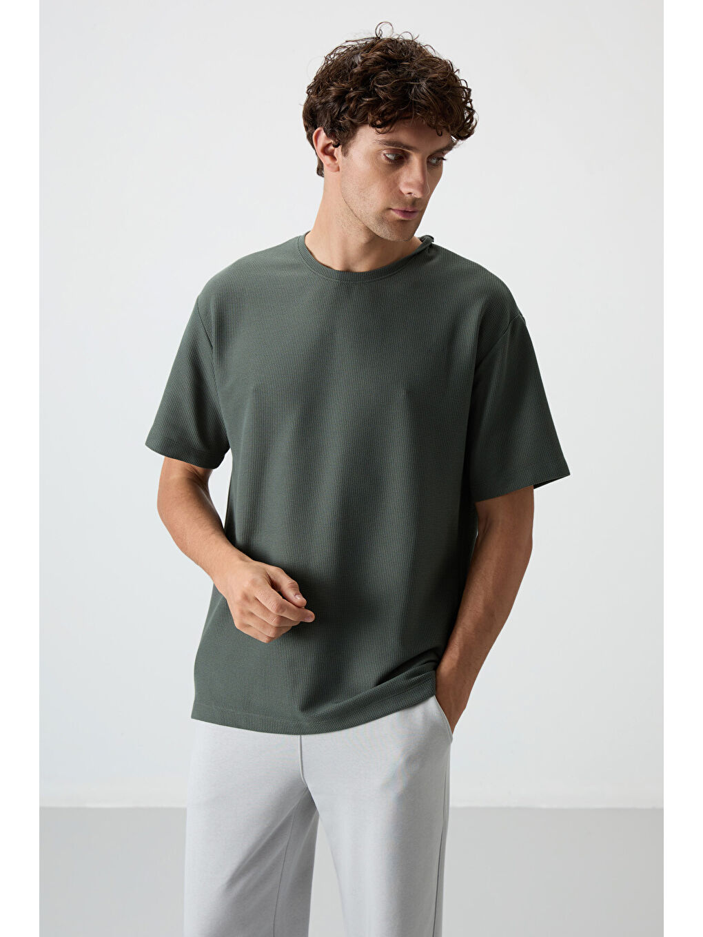 Haki Waffle İnterlok Yüzeyi Dokulu  Fit Basic Erkek Tişört
