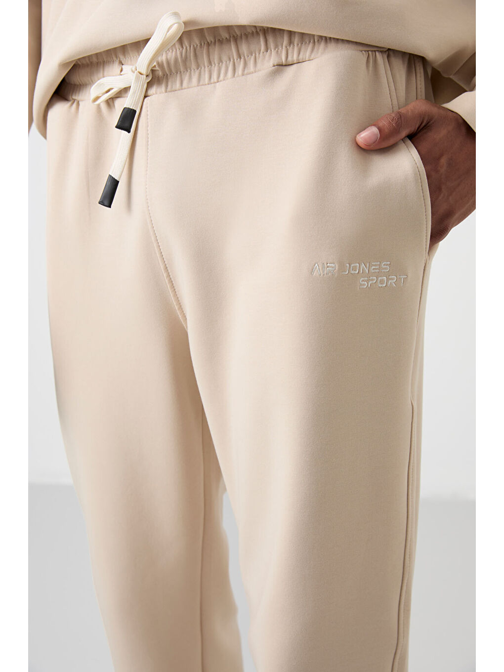 Bej Pamuklu Kalın Yumuşak Dokulu Comfort Fit Nakışlı Erkek Eşofman Takım - 85254-8