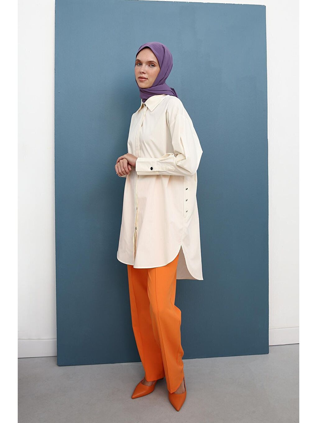 Ekru Yanı Süs Patlı Detaylı Gömlek Tunik