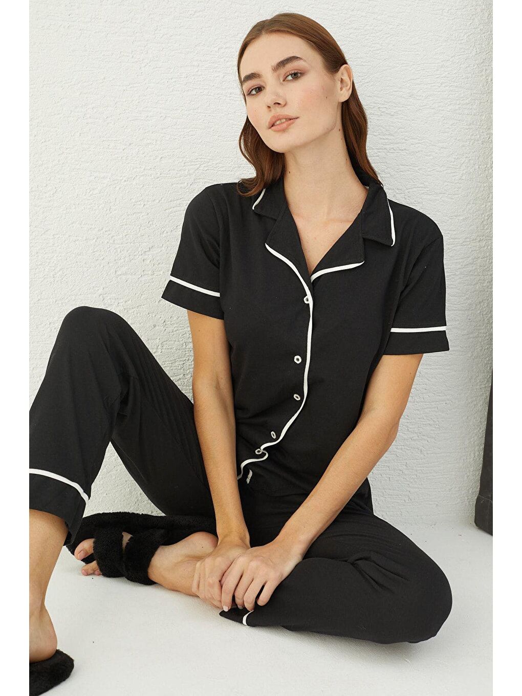 Siyah Düğmeli Pijama Takim