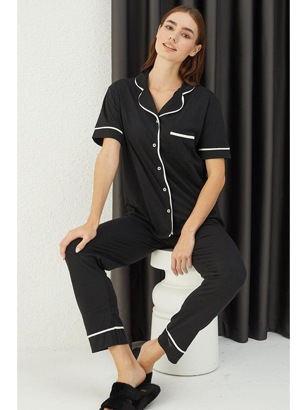 Siyah Düğmeli Pijama Takim-1