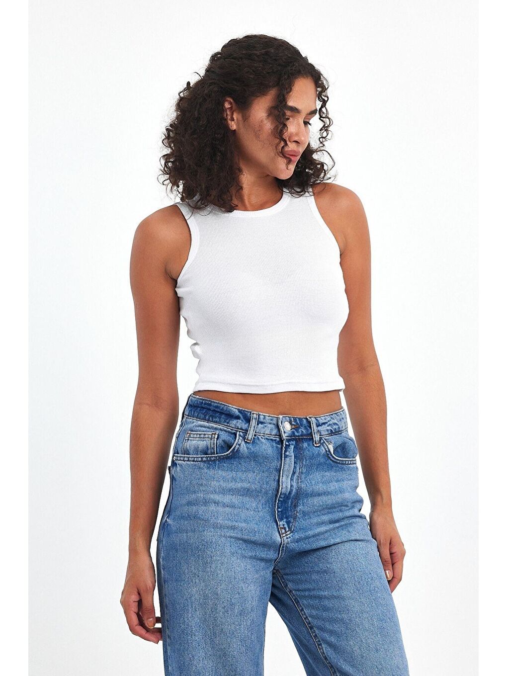 Kadın Beyaz Fitilli Görünümlü Askılı Kalın Esnek Örme Basic Crop Atlet Bluz-3