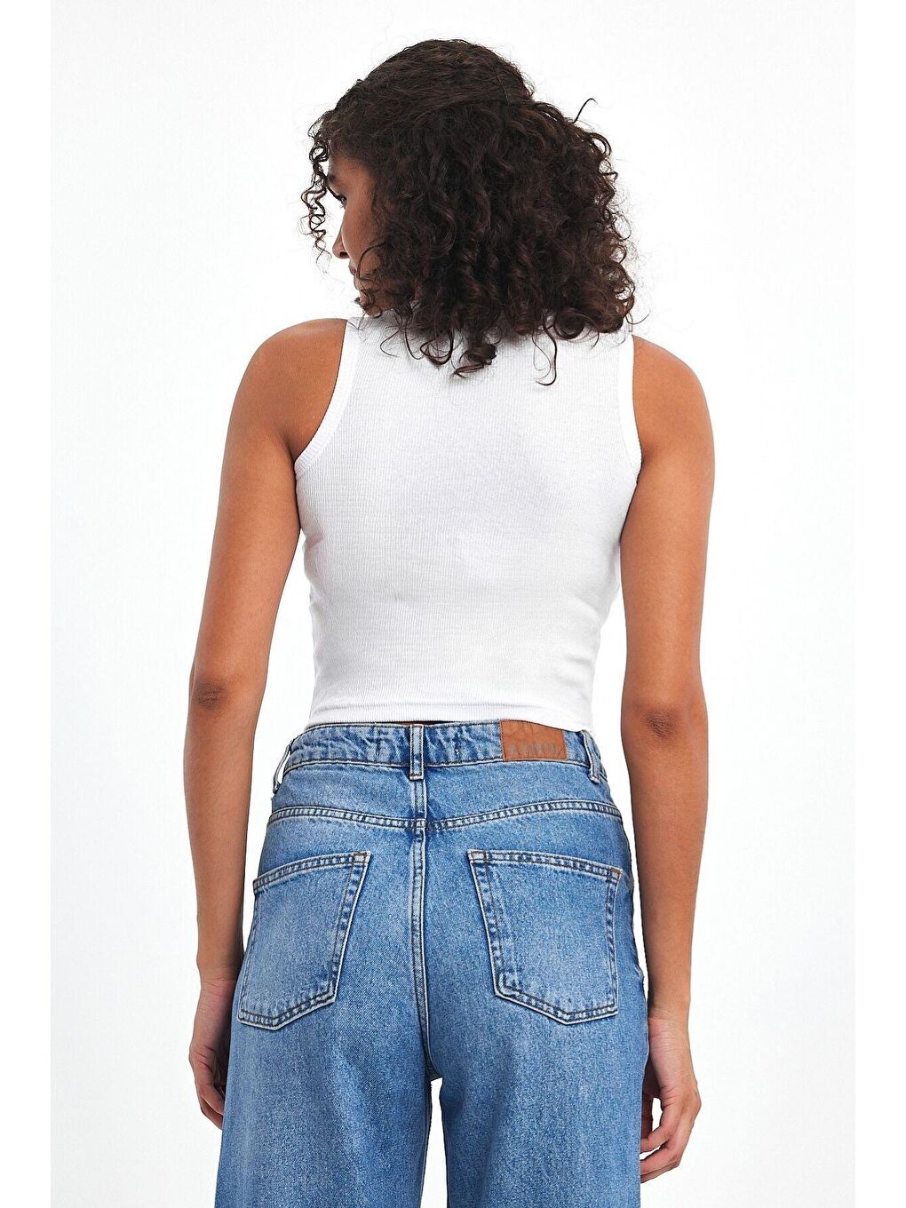 Kadın Beyaz Fitilli Görünümlü Askılı Kalın Esnek Örme Basic Crop Atlet Bluz-4