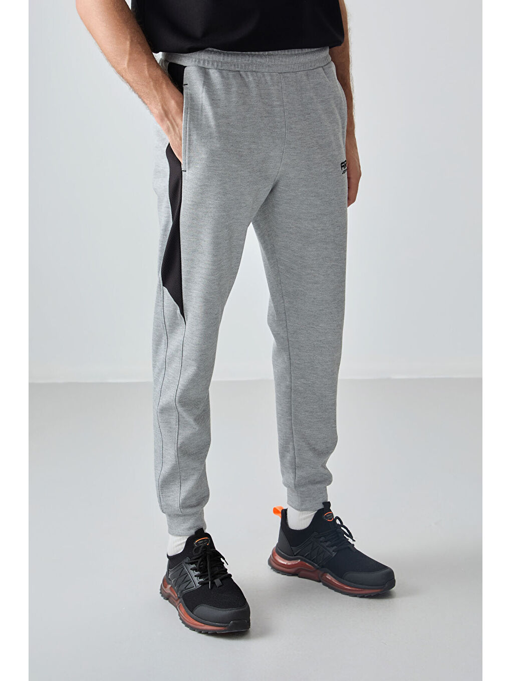 Gri Melanj Yüzeyi Dokulu Standart Fit Nakışlı  Eşofman Alt - 82126-3