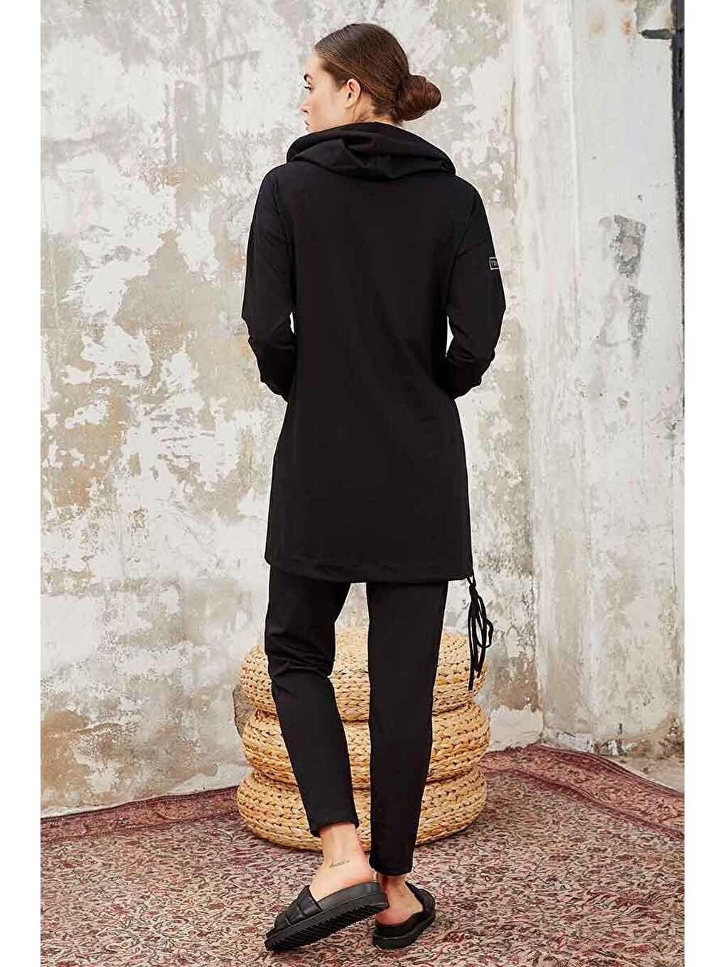 Siyah Kapüşonlu Kanguru Cep Rahat Form Dar Paça Kadın Eşofman Tunik Takım - 95238-1