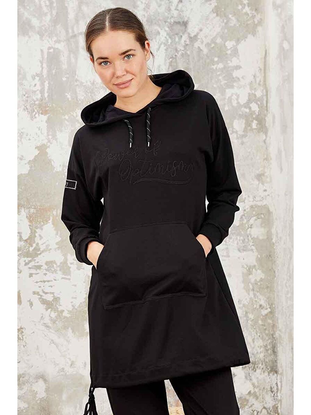 Siyah Kapüşonlu Kanguru Cep Rahat Form Dar Paça Kadın Eşofman Tunik Takım - 95238-2