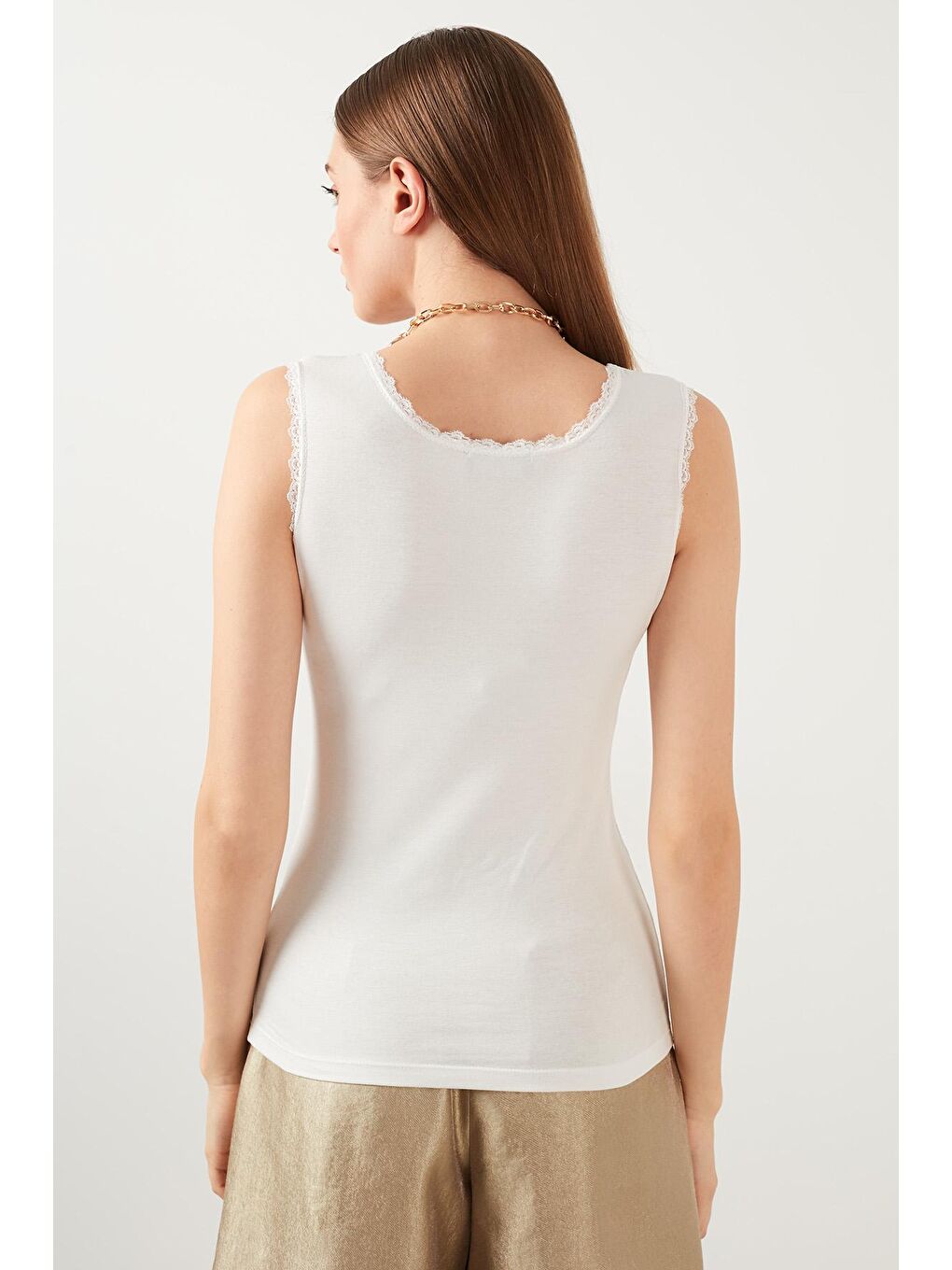 Ekru Slim Fit Kare Yaka Dantel Detaylı Atlet 5861399-3