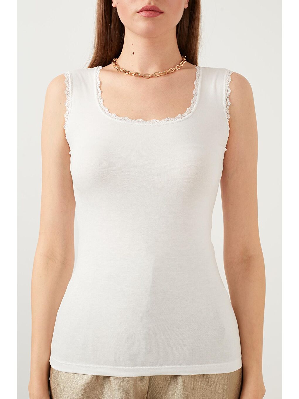 Ekru Slim Fit Kare Yaka Dantel Detaylı Atlet 5861399-4