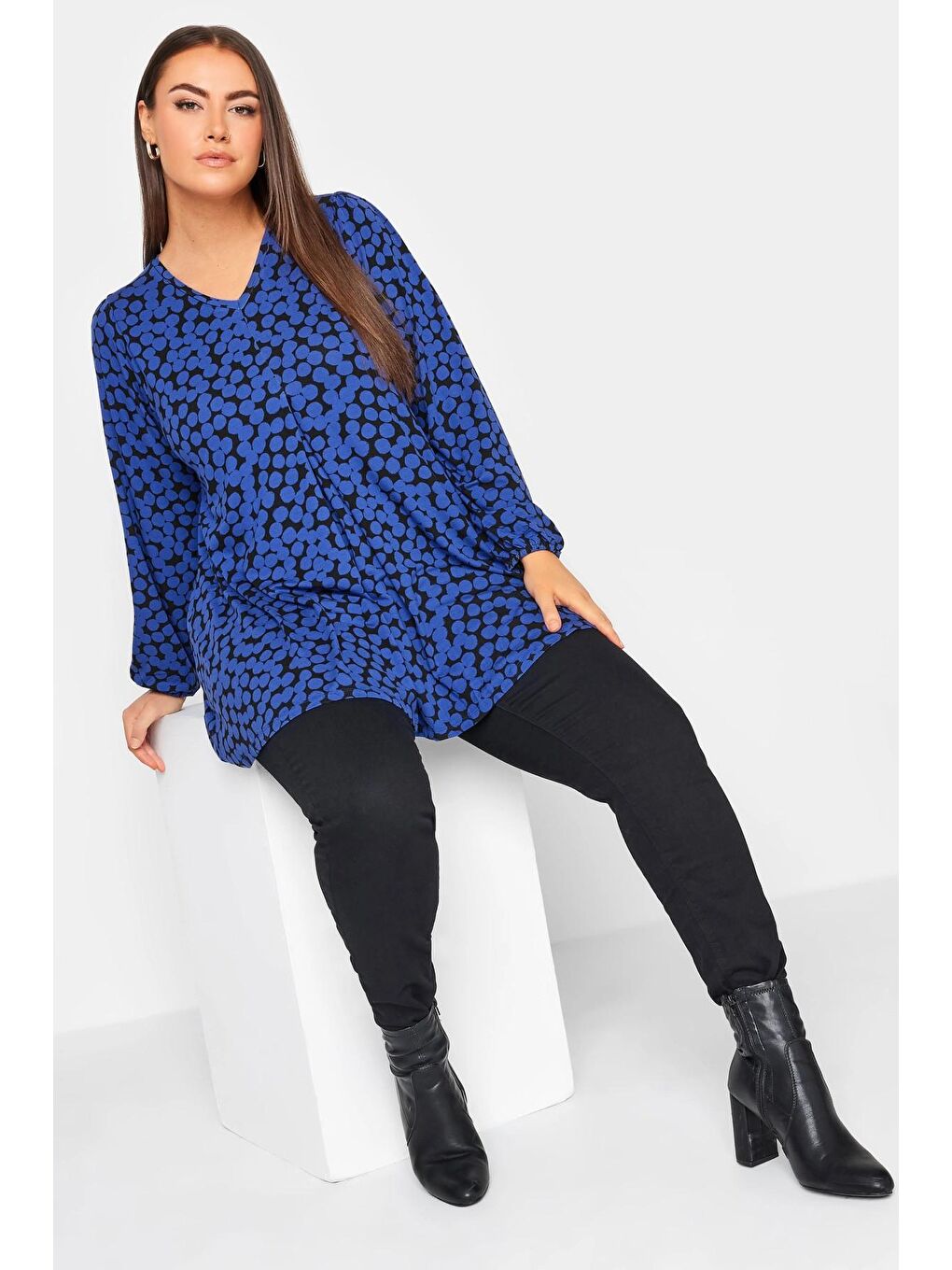 Mavi Büyük Beden V Yaka Uzun Kollu Bilekleri Lastikli Eteği Fırfırlı Elastanlı Bluz 321227-1