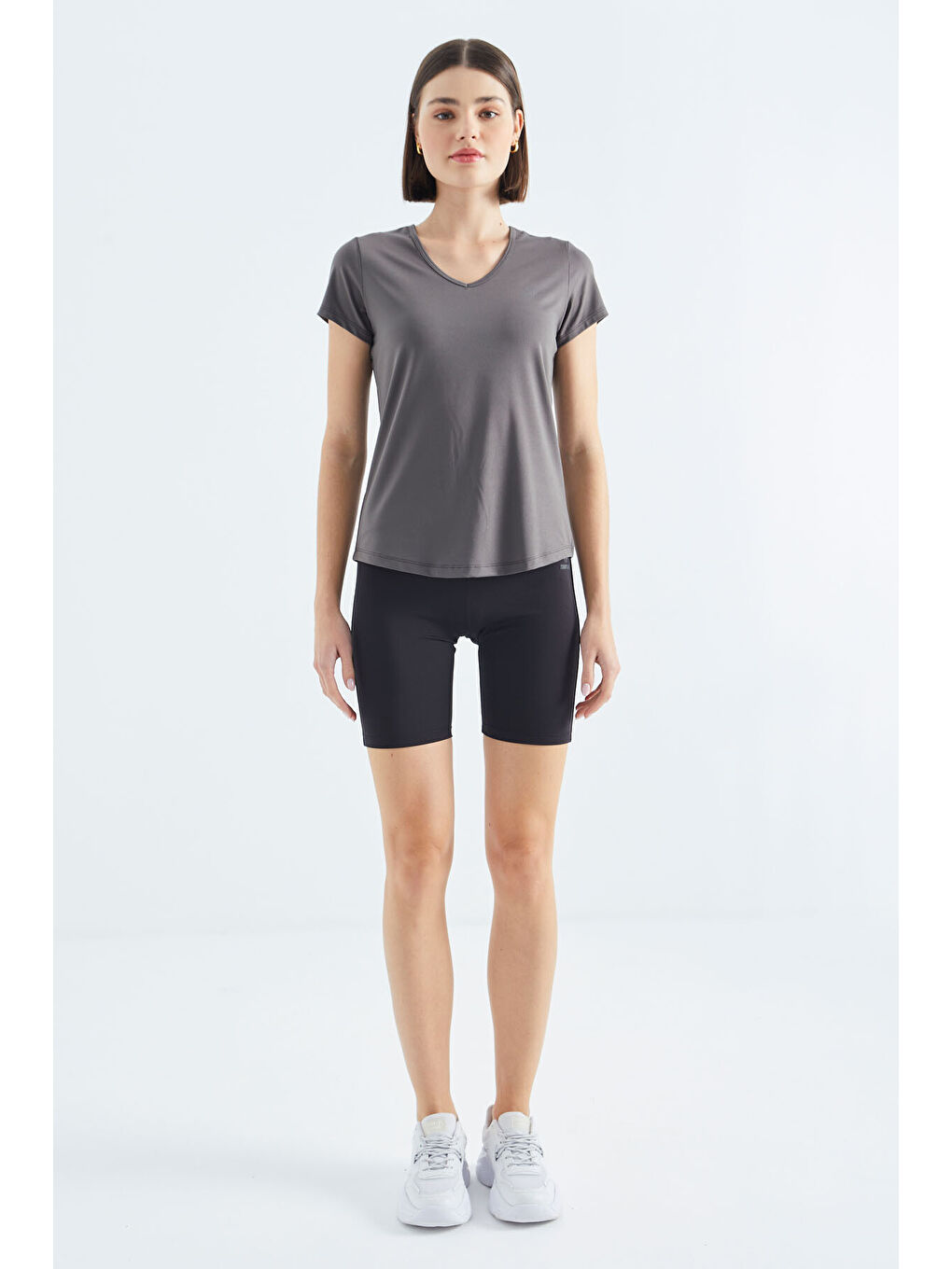 Gri Basic Kısa Kol Standart Kalıp V Yaka Kadın Tişört - 97145-1