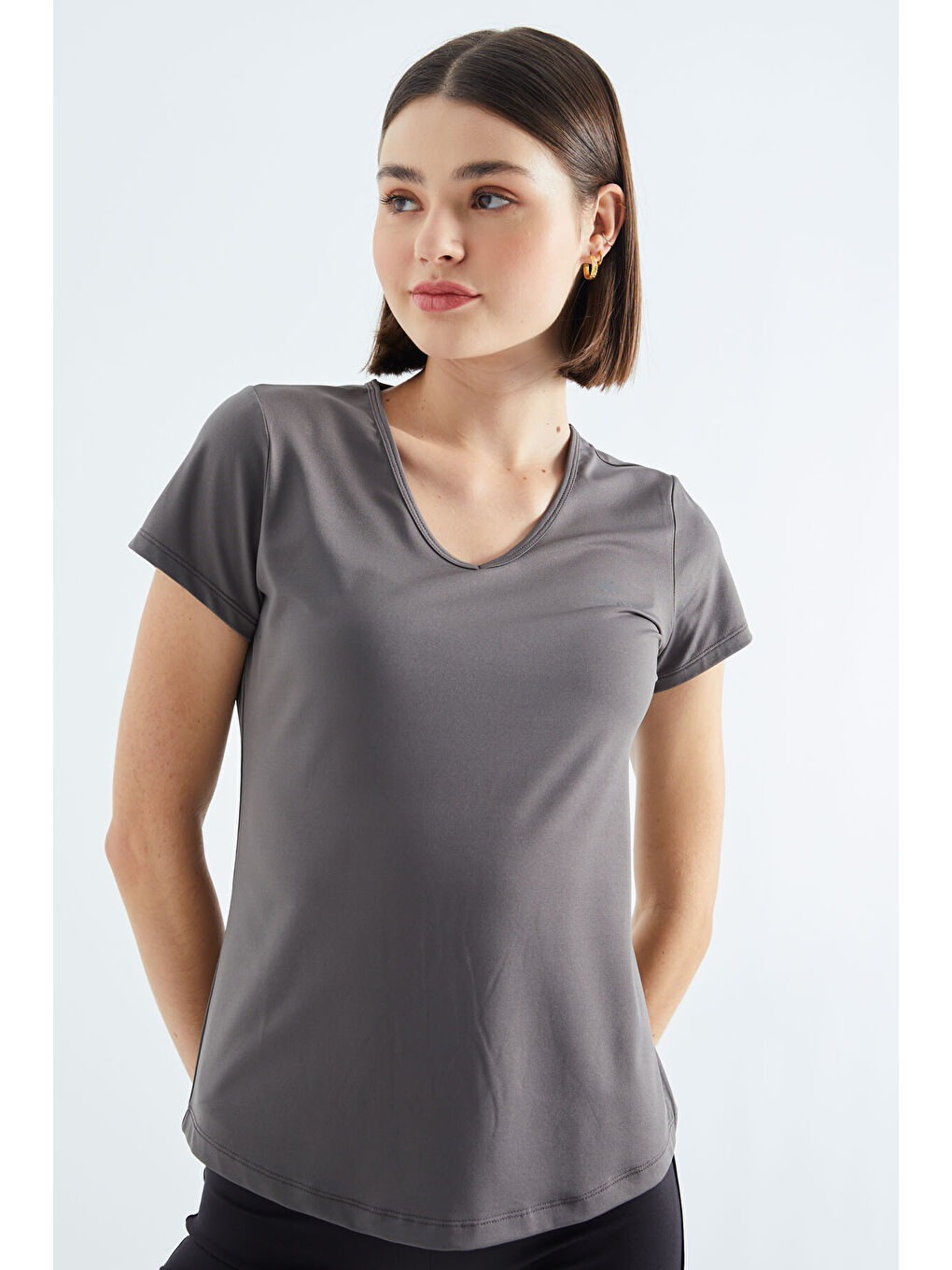 Gri Basic Kısa Kol Standart Kalıp V Yaka Kadın Tişört - 97145-3