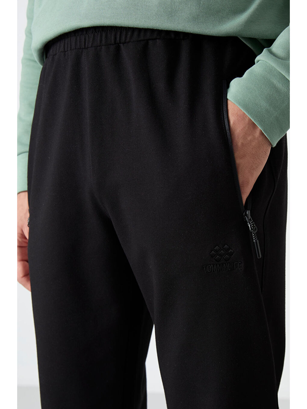 Siyah Fermuarlı Üç Cepli Dar Kalıp Klasik Paça Erkek Eşofman Alt - 84671-2