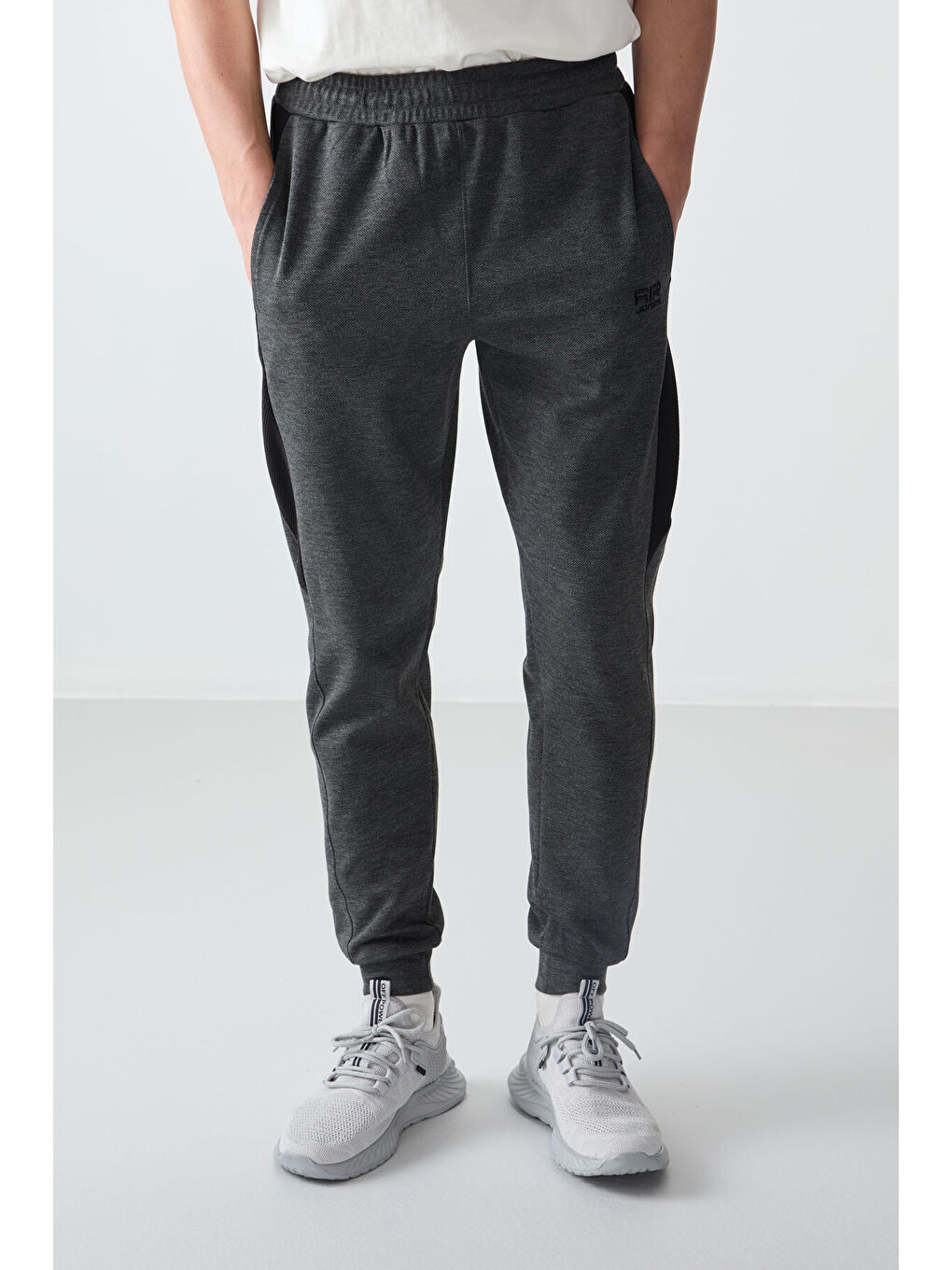 Antrasit Antrasıt Melanj Yüzeyi Dokulu Standart Fit Nakışlı  Eşofman Alt - 82126-1