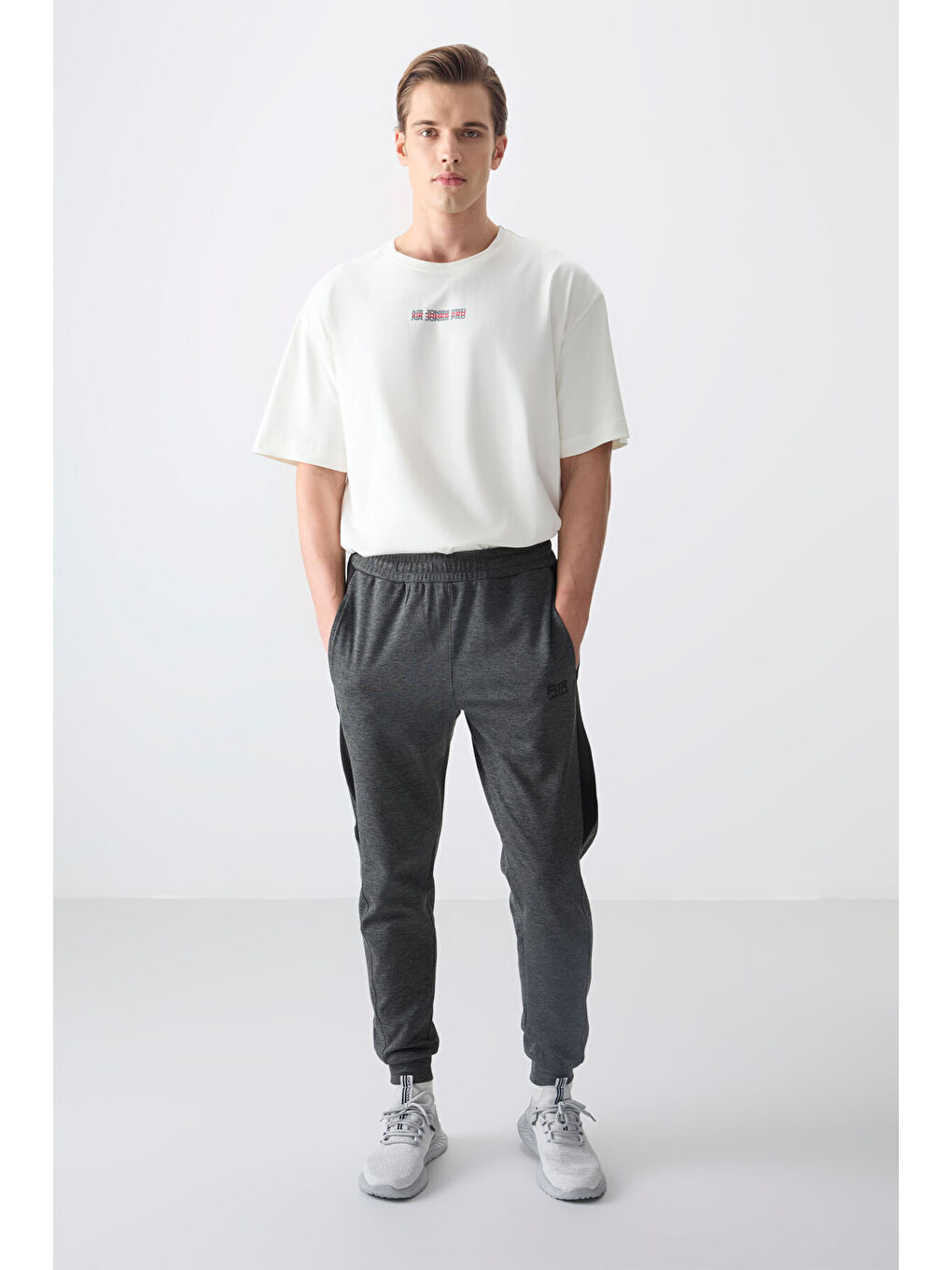 Antrasit Antrasıt Melanj Yüzeyi Dokulu Standart Fit Nakışlı  Eşofman Alt - 82126-3