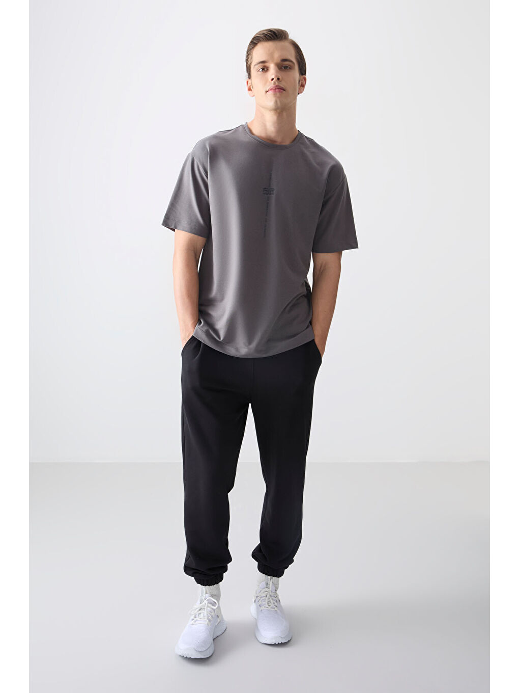 Koyu Gri Pamuklu Kalın Yumuşak Dokulu Oversize Fit Baskılı Erkek Tişört - 88373-3