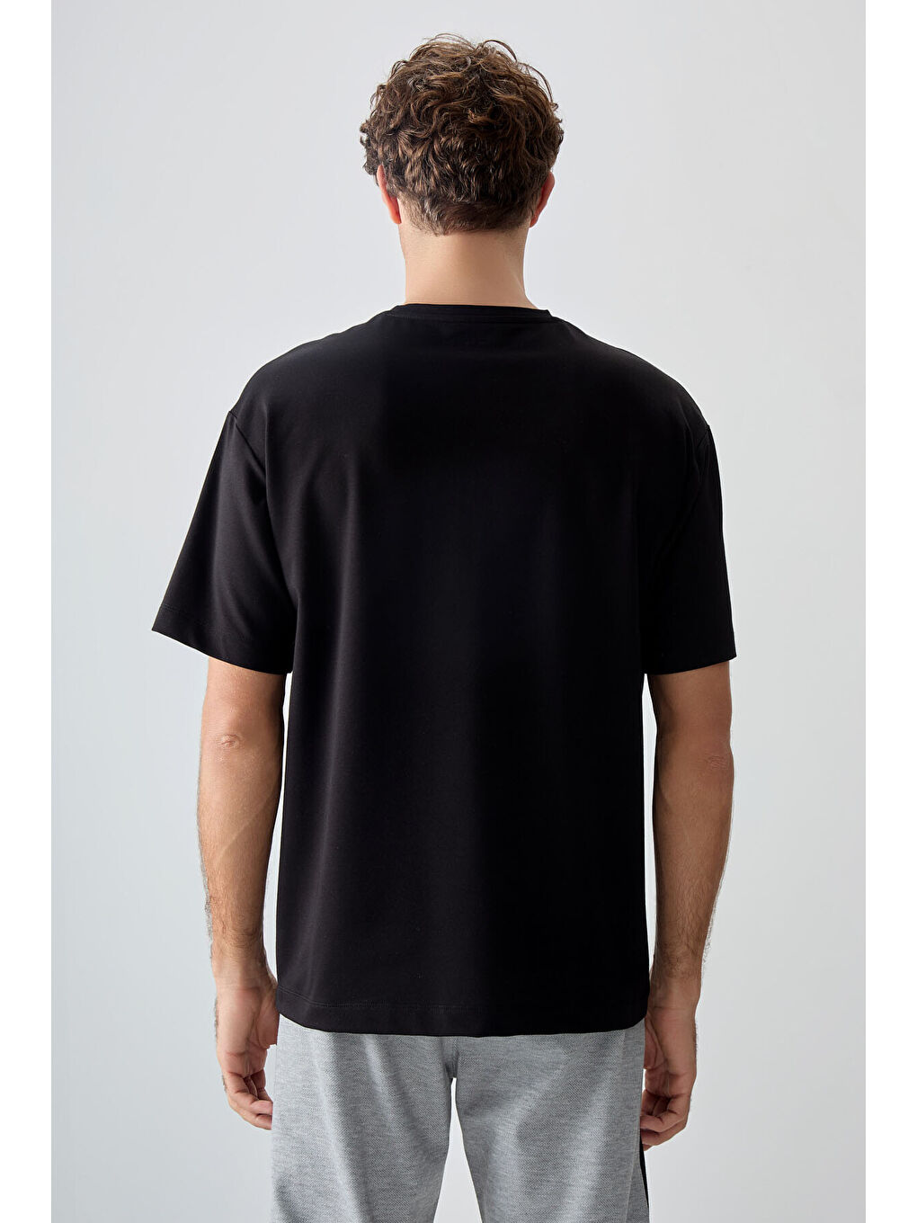 Siyah Pamuklu Kalın Yumuşak Dokulu Oversize Fit Baskılı Erkek Tişört - 88373-4