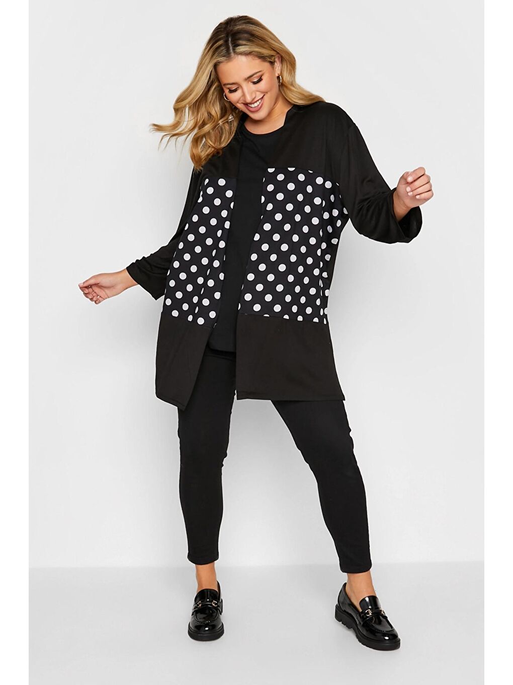 Siyah Büyük Beden Düğmesiz Puantiye Desenli Uzun Kollu Hırka 301318-1