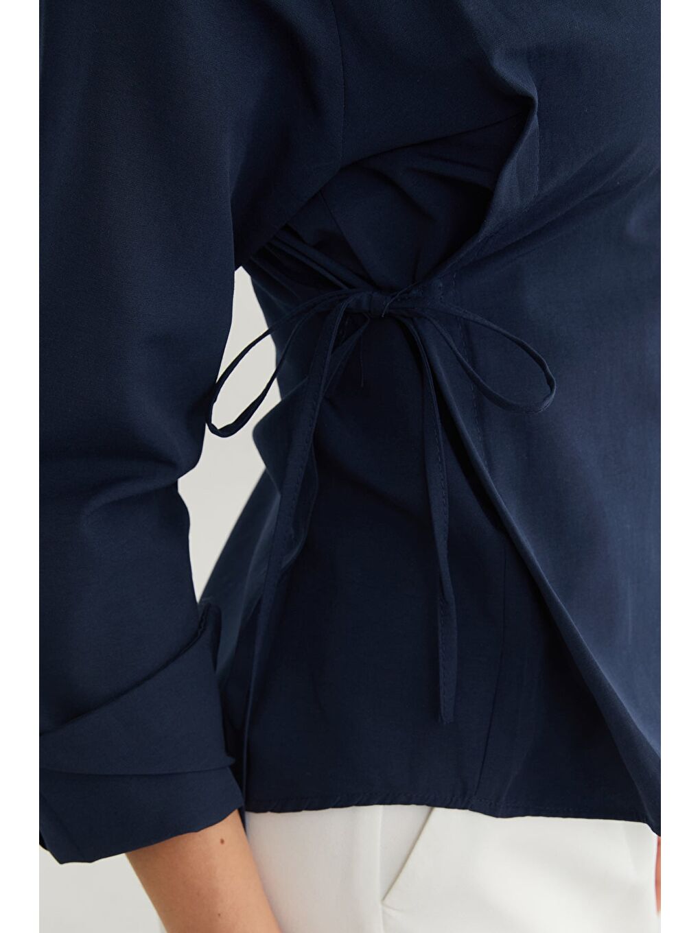 Lacivert Basic Yanı Bağlama Detaylı Gömlek-3