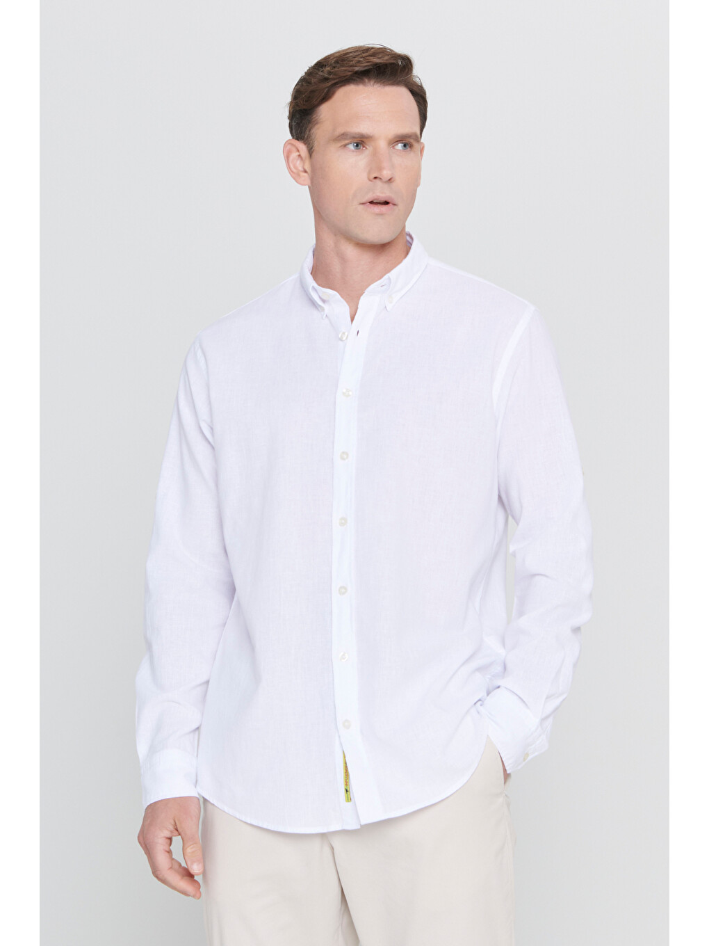 Erkek Beyaz Comfort Fit Rahat Kesim Düğmeli Yaka Casual Keten Gömlek-2