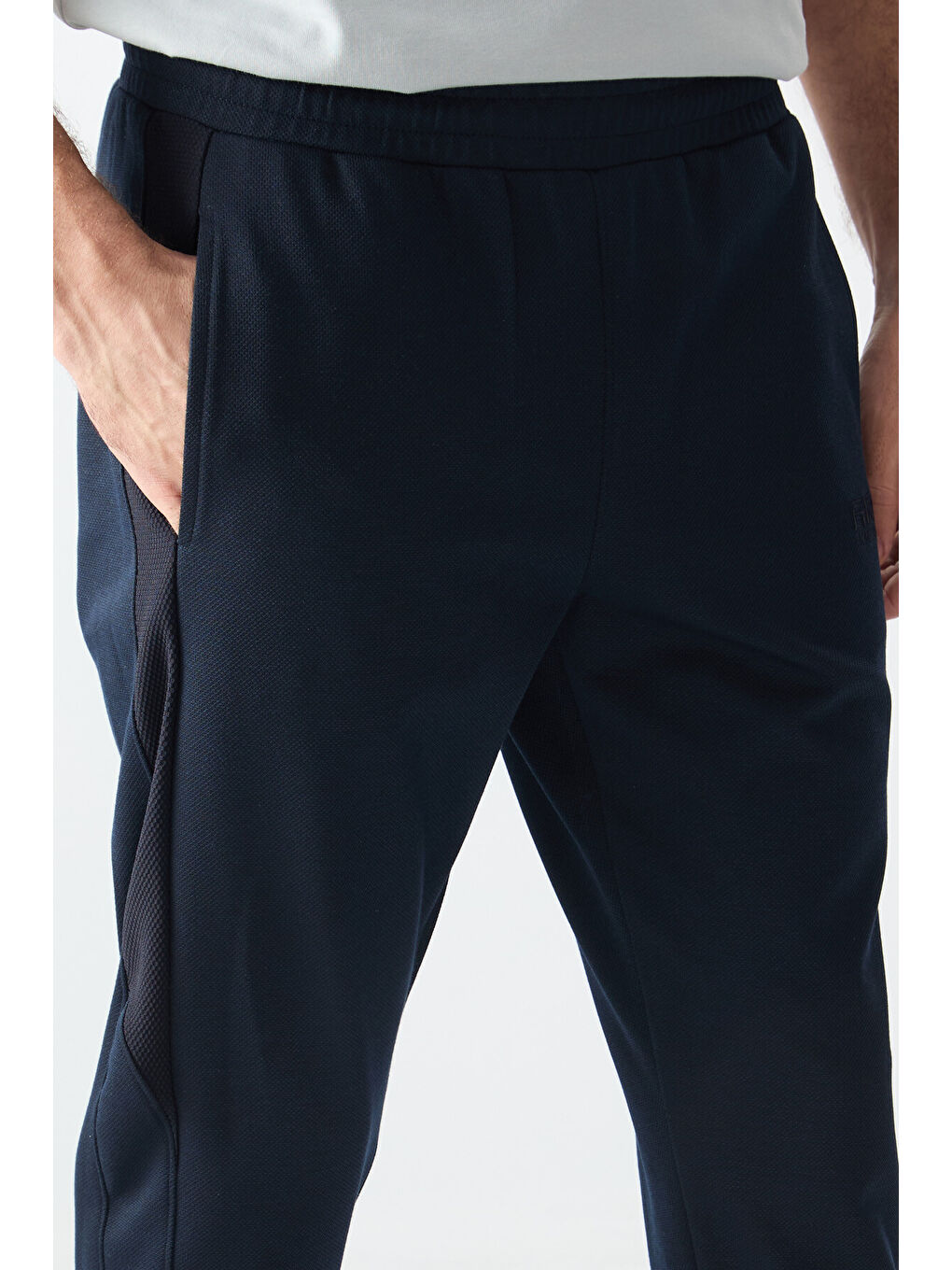 Lacivert Yüzeyi Dokulu Standart Fit Nakışlı  Eşofman Alt - 82126-1