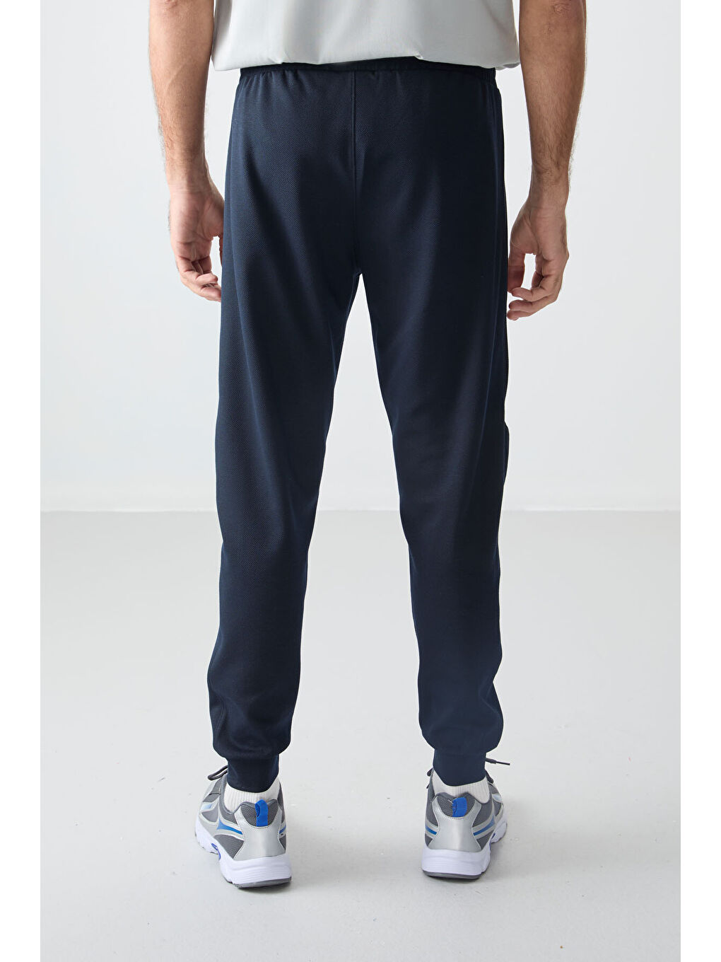 Lacivert Yüzeyi Dokulu Standart Fit Nakışlı  Eşofman Alt - 82126-4